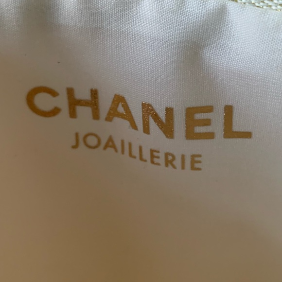 Chanel Woven Paper Wheat Pouch with Zipper - Picture 4 of 7